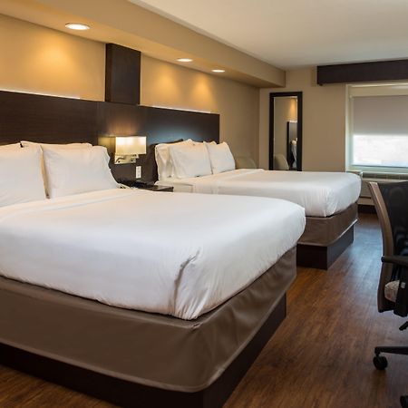Holiday Inn Express & Suites San Antonio Medical - Six Flags By Ihg Esterno foto