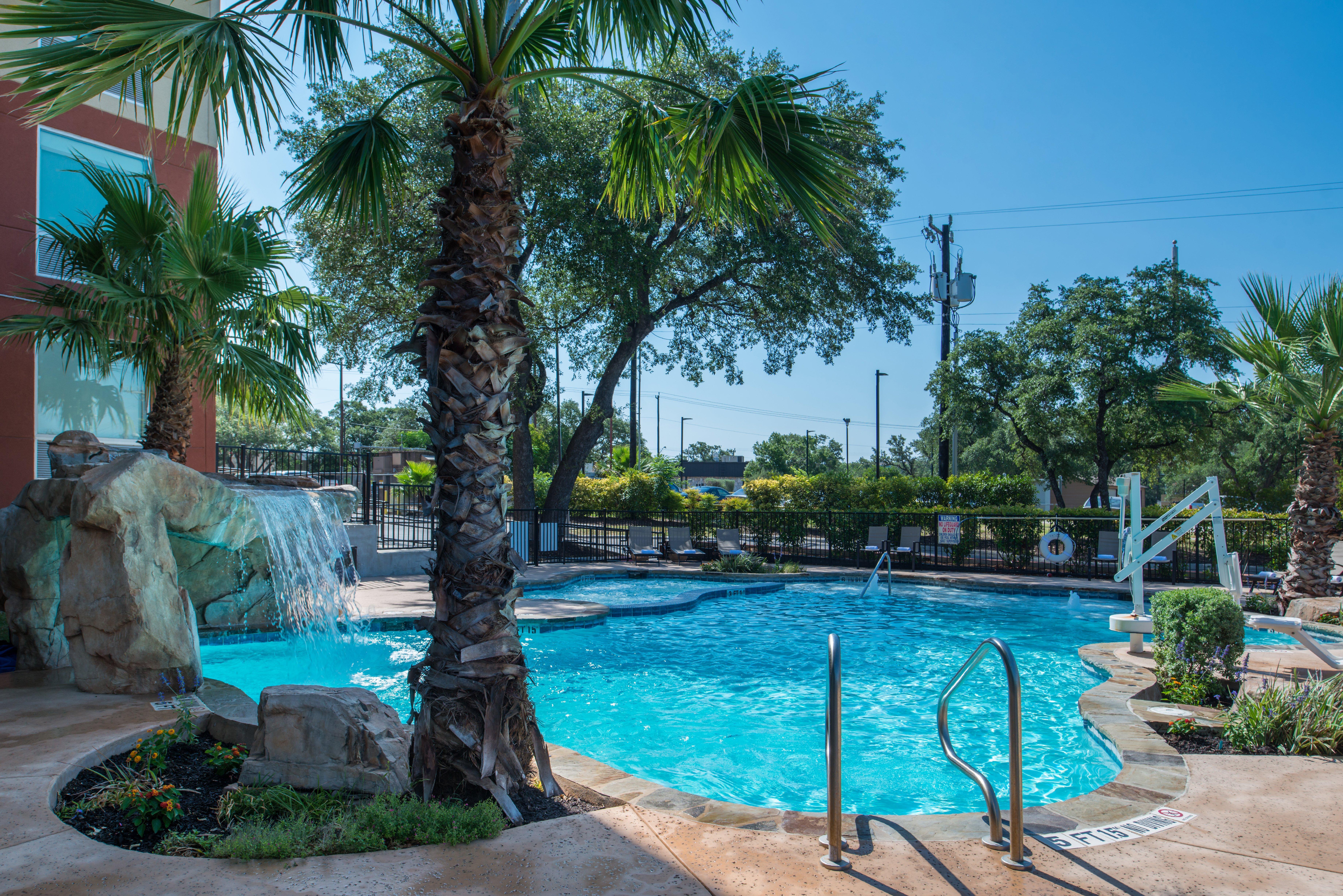 Holiday Inn Express & Suites San Antonio Medical - Six Flags By Ihg Esterno foto